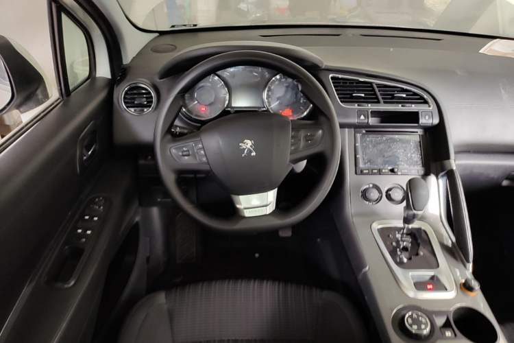 Used Peugeot 3008 2016 1.6THP Automatic Classic Edition Steering Wheel