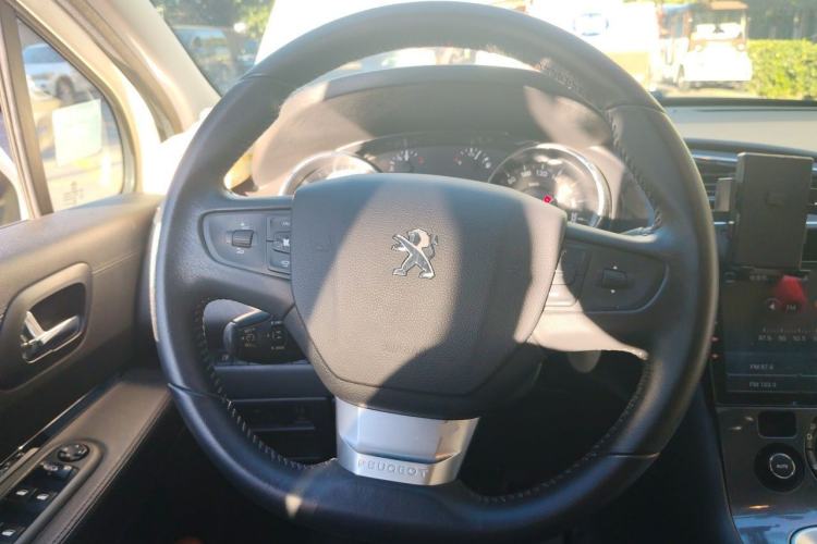 Used Peugeot 3008 2016 1.6THP Automatic Trend Edition Steering Wheel