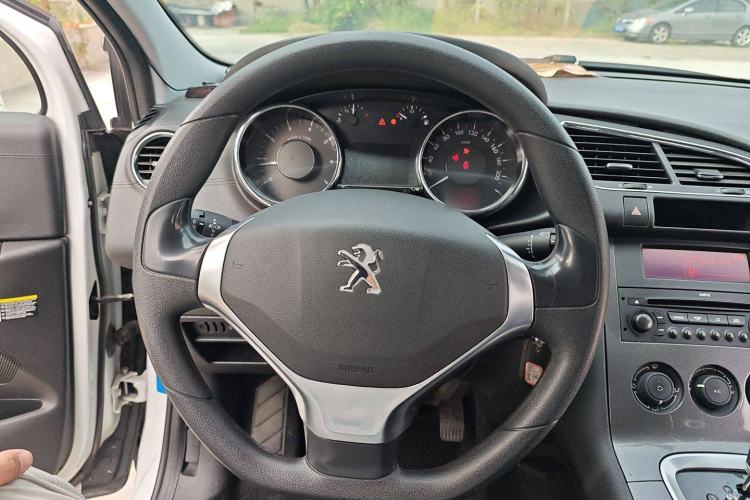 Used Peugeot 3008 2016 2.0L Automatic Standard Edition Steering Wheel