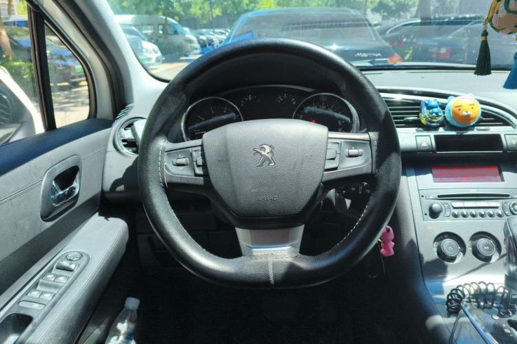 Used Peugeot 3008 2016 1.6THP Automatic Classic Edition Steering Wheel