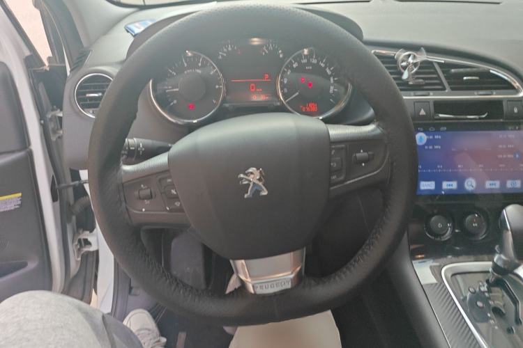 Used Peugeot 3008 2016 1.6THP Automatic Classic Edition Steering Wheel