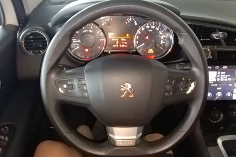 Used Peugeot 3008 2016 1.6THP Automatic Classic Edition Steering Wheel