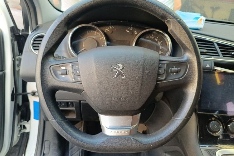 Used Peugeot 3008 2016 1.6THP Automatic Classic Edition Steering Wheel