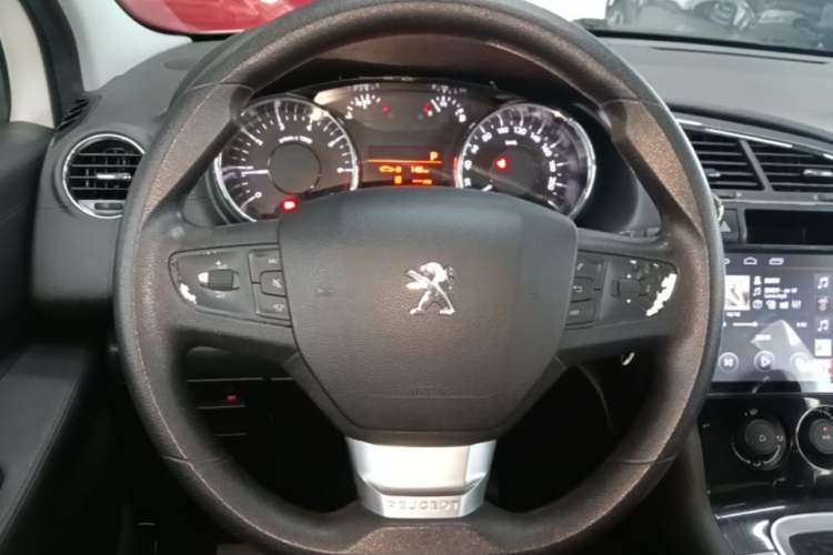 Used Peugeot 3008 2016 1.6THP Automatic Classic Edition Steering Wheel