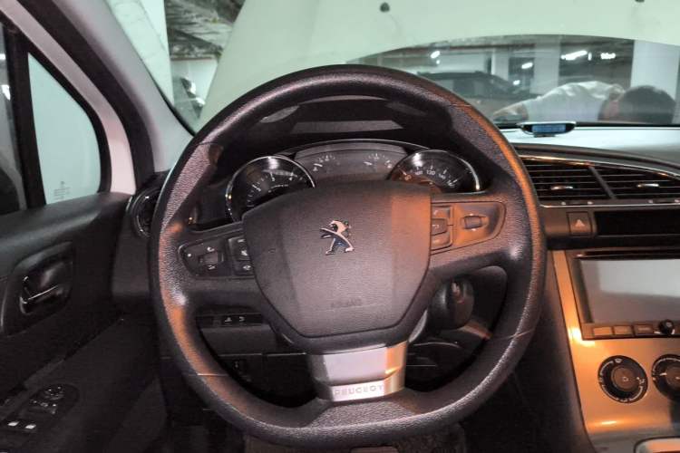 Used Peugeot 3008 2016 2.0L Automatic Classic Edition Steering Wheel