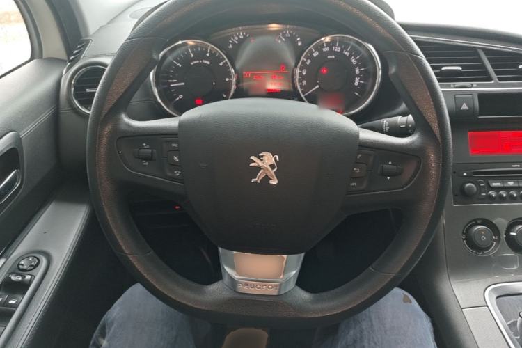 Used Peugeot 3008 2016 1.6THP Automatic Classic Edition Steering Wheel
