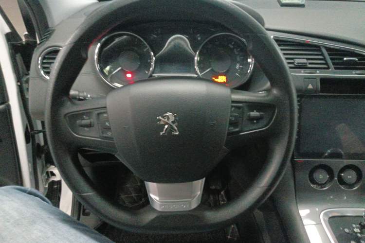 Used Peugeot 3008 2016 2.0L Automatic Classic Edition Steering Wheel