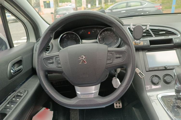 Used Peugeot 3008 2016 1.6THP Automatic Classic Edition Steering Wheel