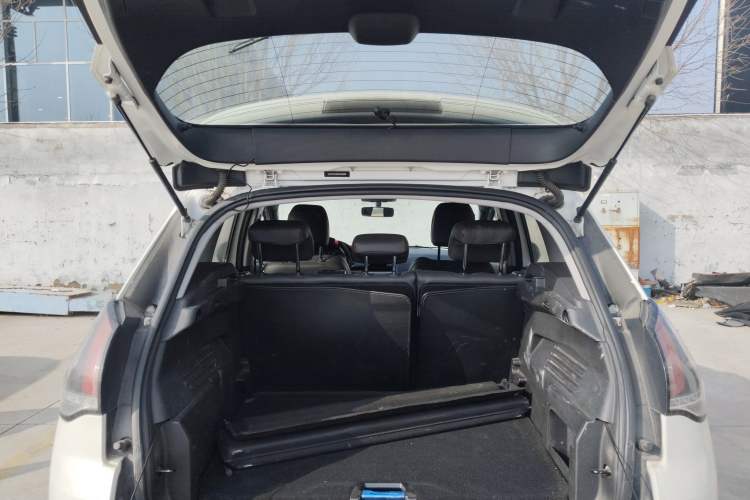 Used Peugeot 3008 2016 2.0L Manual Classic Edition Trunk