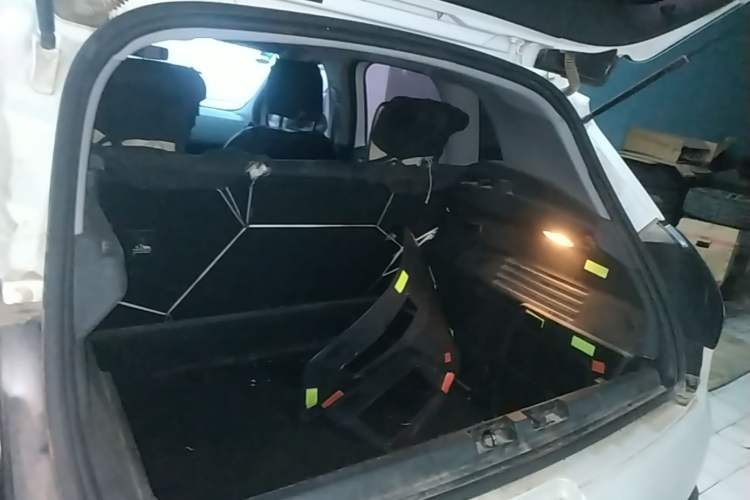 Used Peugeot 3008 2016 2.0L Automatic Classic Edition Trunk
