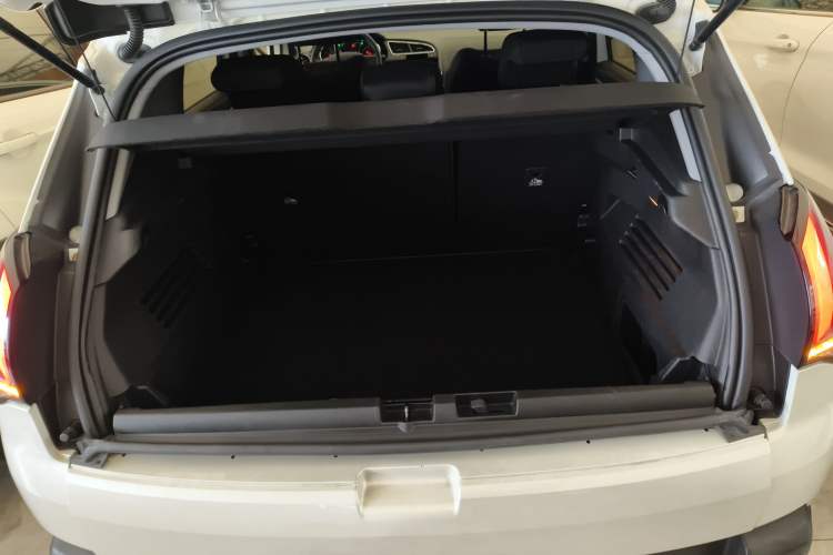 Used Peugeot 3008 2016 2.0L Automatic Classic Edition Trunk