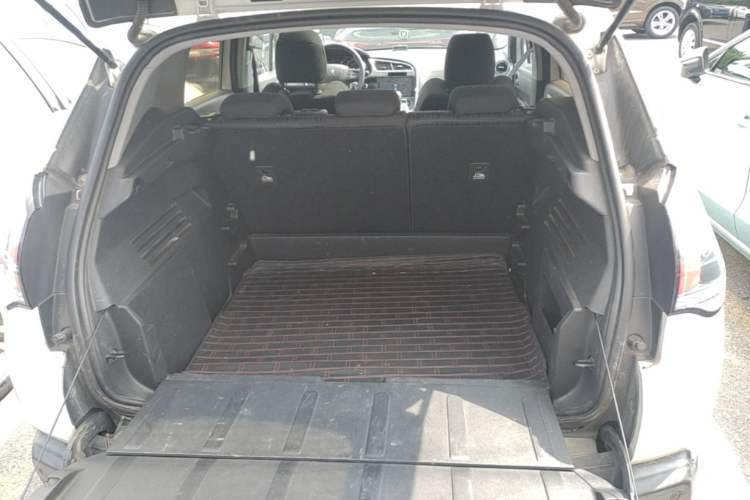 Used Peugeot 3008 2016 2.0L Automatic Classic Edition Trunk