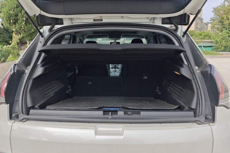 Used Peugeot 3008 2016 2.0L Automatic Standard Edition Trunk