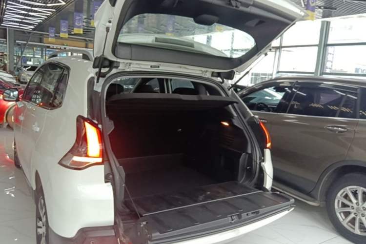 Used Peugeot 3008 2016 1.6THP Automatic Classic Edition Trunk