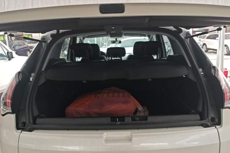 Used Peugeot 3008 2016 1.6THP Automatic Classic Edition Trunk
