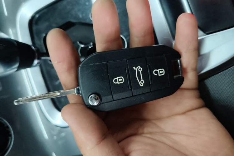 Used Peugeot 3008 2016 1.6THP Automatic Classic Edition Vehicle Key