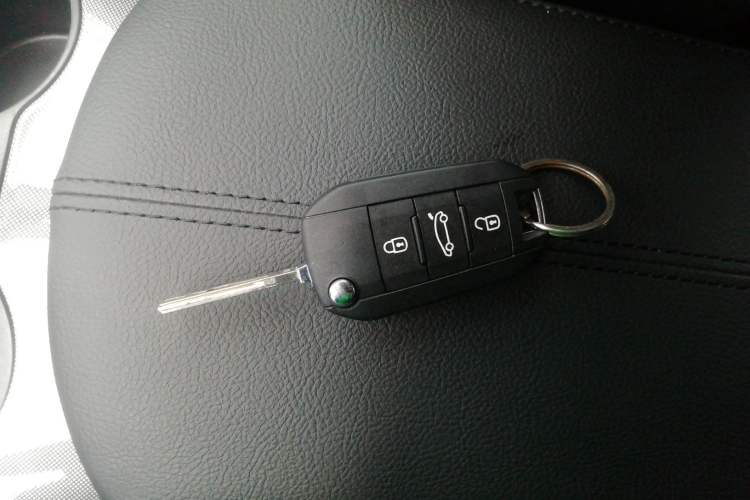 Used Peugeot 3008 2016 1.6THP Automatic Standard Edition Vehicle Key