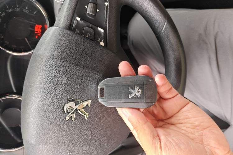 Used Peugeot 3008 2016 1.6THP Automatic Classic Edition Vehicle Key