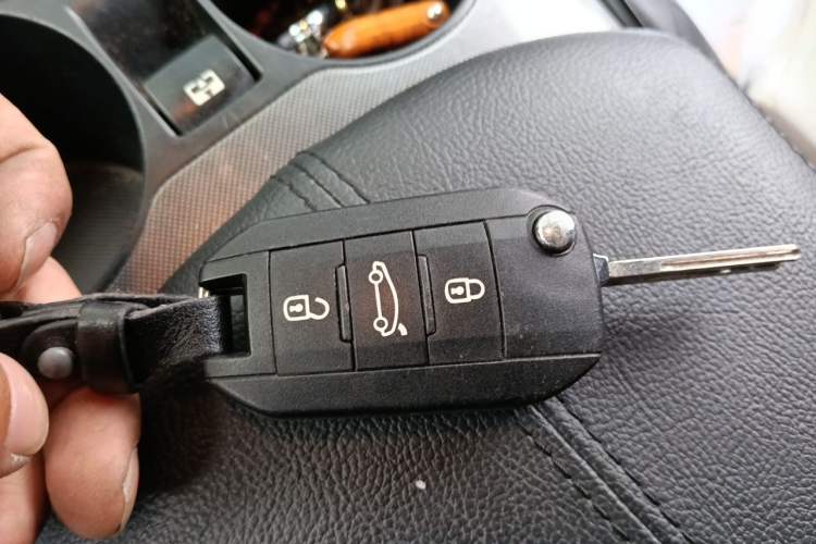 Used Peugeot 3008 2016 2.0L Automatic Classic Edition Vehicle Key