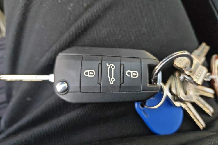 Used Peugeot 3008 2016 2.0L Automatic Classic Edition Vehicle Key