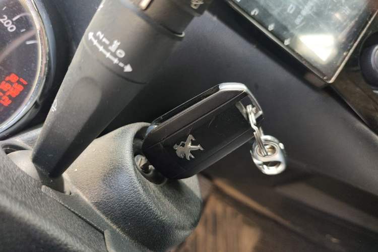 Used Peugeot 3008 2016 1.6THP Automatic Classic Edition Vehicle Key