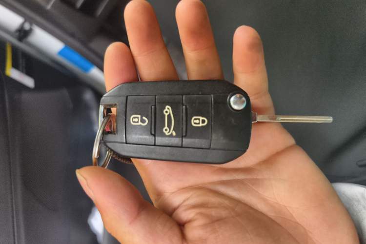 Used Peugeot 3008 2016 2.0L Automatic Classic Edition Vehicle Key