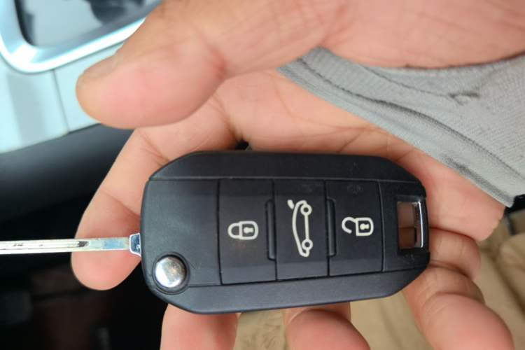 Used Peugeot 3008 2016 1.6THP Automatic Classic Edition Vehicle Key