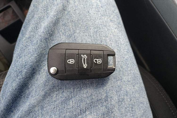 Used Peugeot 3008 2016 2.0L Automatic Classic Edition Vehicle Key
