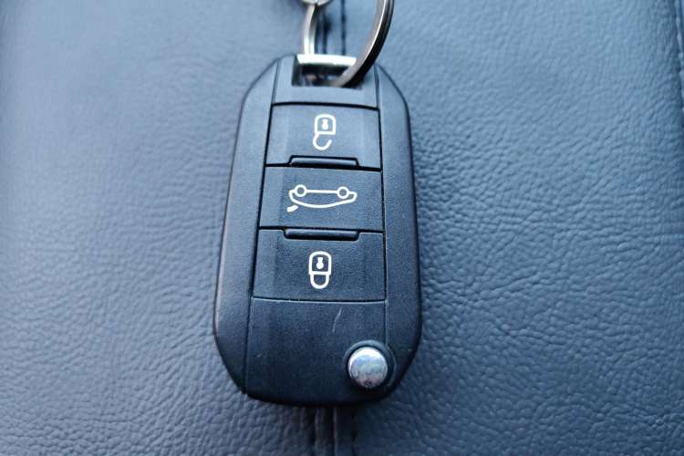 Used Peugeot 3008 2016 2.0L Automatic Classic Edition Vehicle Key