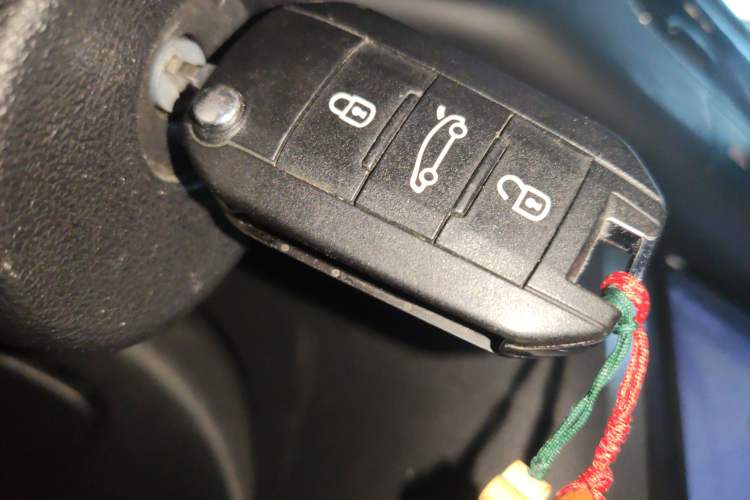Used Peugeot 3008 2016 2.0L Automatic Classic Edition Vehicle Key