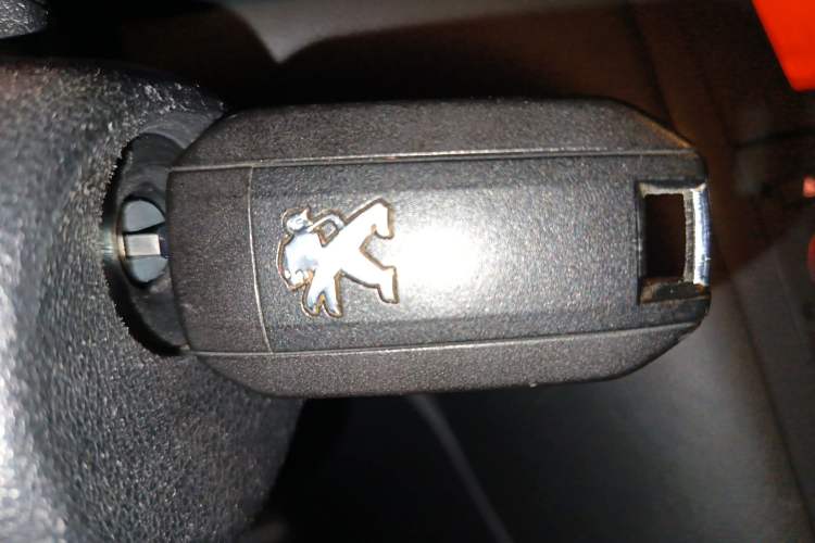 Used Peugeot 3008 2016 1.6THP Automatic Classic Edition Vehicle Key