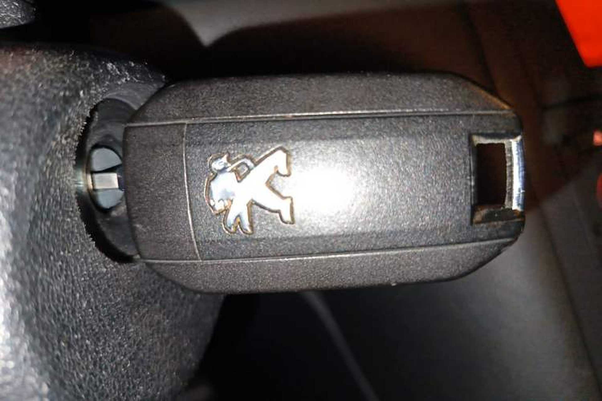Used Peugeot 3008 2016 1.6THP Automatic Classic Edition Vehicle Key