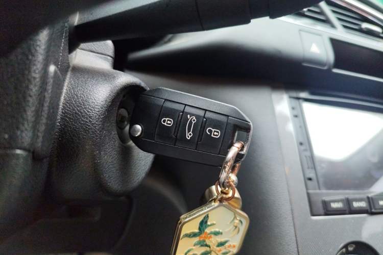Used Peugeot 3008 2016 1.6THP Automatic Classic Edition Vehicle Key