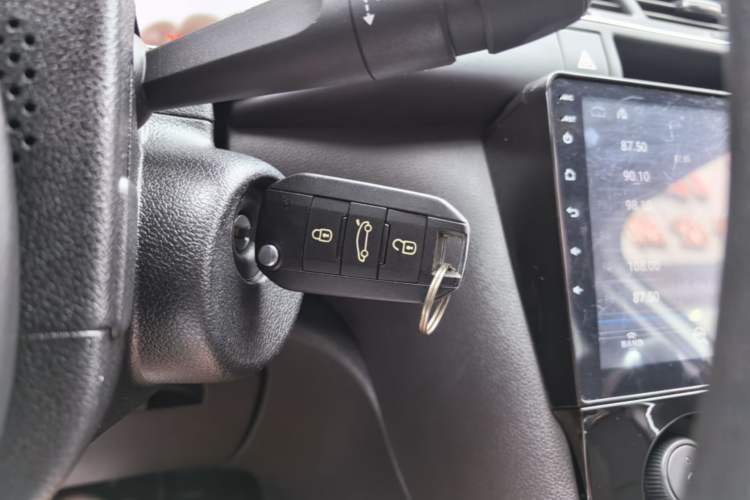 Used Peugeot 3008 2016 1.6THP Automatic Classic Edition Vehicle Key