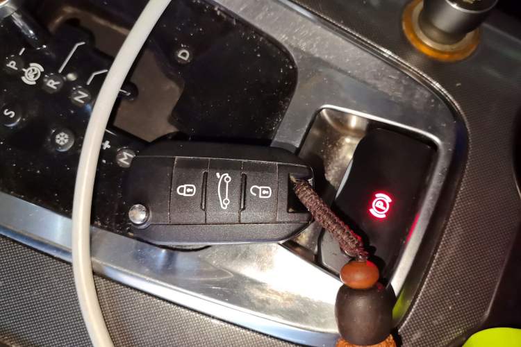 Used Peugeot 3008 2016 2.0L Automatic Classic Edition Vehicle Key