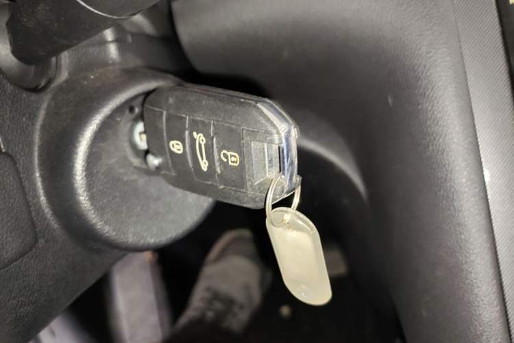 Used Peugeot 3008 2016 1.6THP Automatic Classic Edition Vehicle Key