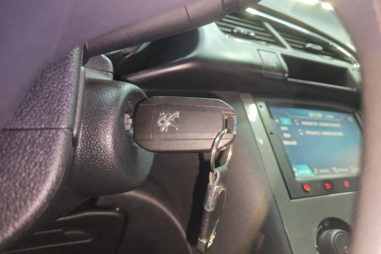 Used Peugeot 3008 2016 1.6THP Automatic Classic Edition Vehicle Key