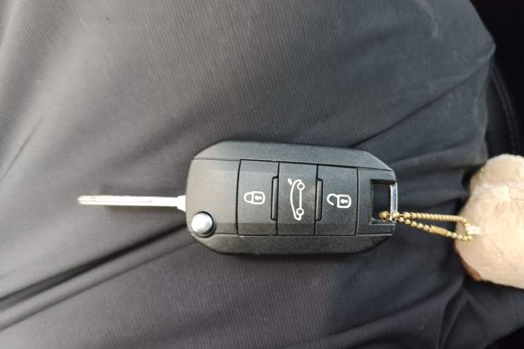 Used Peugeot 3008 2016 2.0L Automatic Classic Edition Vehicle Key