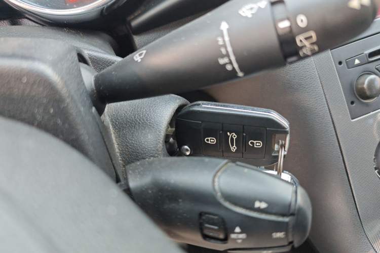 Used Peugeot 3008 2016 2.0L Automatic Standard Edition Vehicle Key