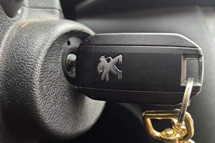 Used Peugeot 3008 2016 1.6THP Automatic Classic Edition Vehicle Key