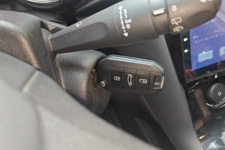 Used Peugeot 3008 2016 1.6THP Automatic Classic Edition Vehicle Key