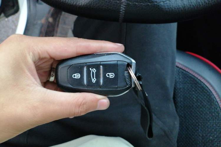 Used Peugeot 3008 2016 1.6THP Automatic Classic Edition Vehicle Key
