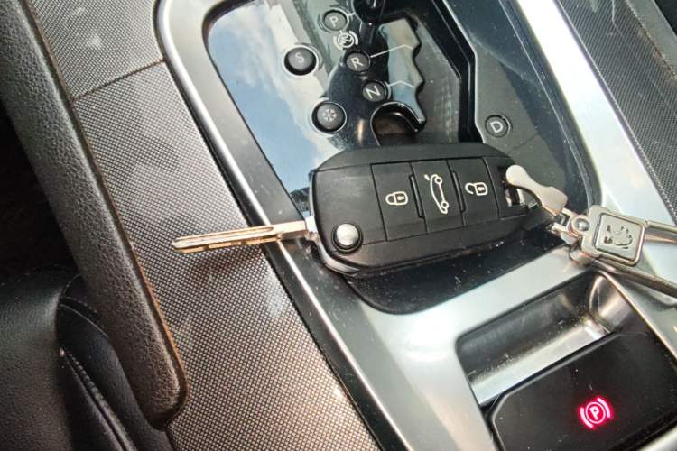Used Peugeot 3008 2016 2.0L Automatic Classic Edition Vehicle Key