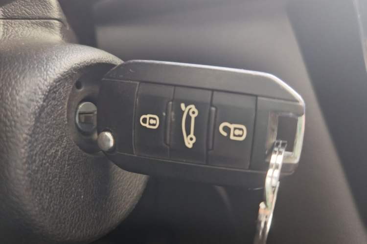 Used Peugeot 3008 2016 2.0L Automatic Classic Edition Vehicle Key