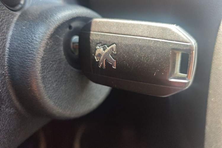 Used Peugeot 3008 2016 2.0L Automatic Classic Edition Vehicle Key