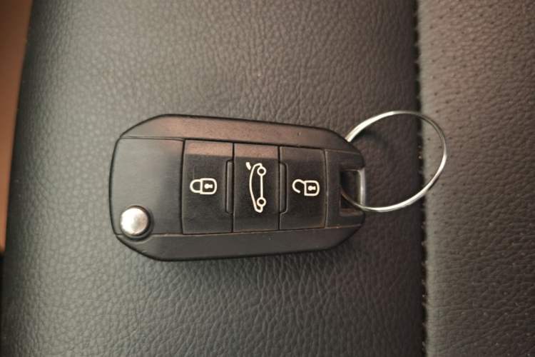 Used Peugeot 3008 2016 2.0L Manual Classic Edition Vehicle Key