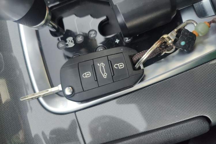 Used Peugeot 3008 2018 2.0L Automatic Classic Edition Interior 1