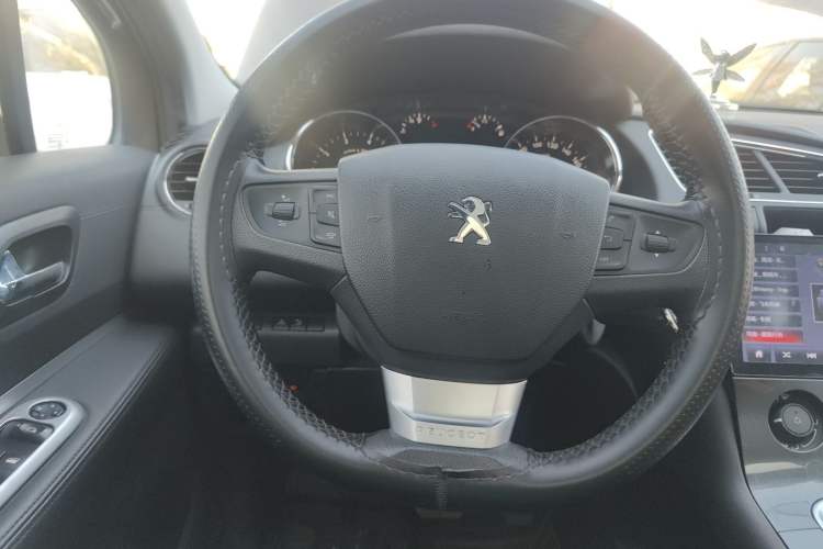 Used Peugeot 3008 2018 2.0L Automatic Classic Edition Steering Wheel