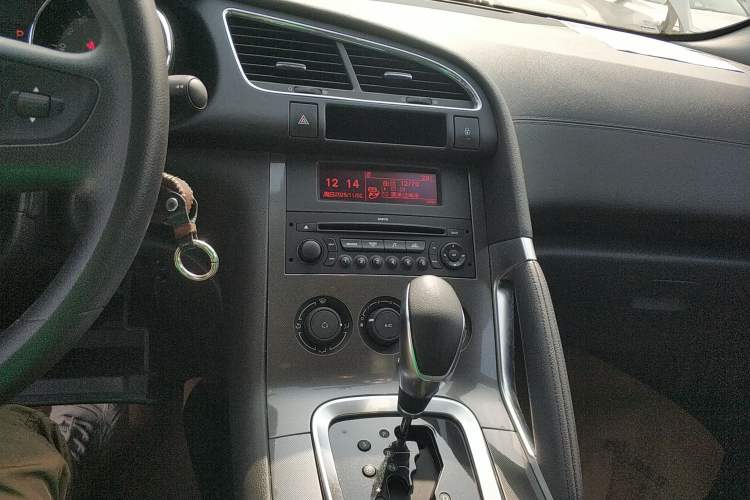 Used Peugeot 3008 2018 2.0L Automatic Classic Edition Audio And AC Panel