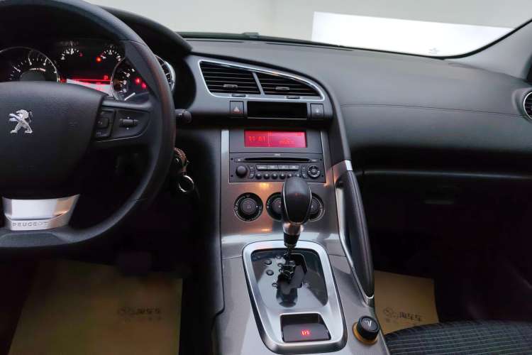 Used Peugeot 3008 2018 2.0L Automatic Classic Edition Audio And AC Panel
